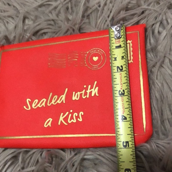 New Unused Ipsy “Sealed with a Kiss” Makeup Bag-Red/Gold-5x7-Flap Closure - Picture 11 of 11